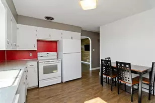 335 E Cedar St, Pulaski, WI 54162 - Photo 9