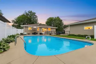 1718 Schaefer Cir, Appleton, WI 54915 - Photo 3
