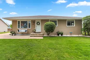 1718 Schaefer Cir, Appleton, WI 54915 - Photo 7