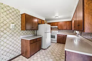 519 Robert Ln, Green Bay, WI 54311 - Photo 9