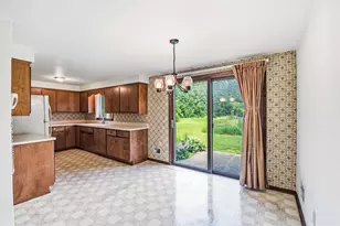 519 Robert Ln, Green Bay, WI 54311 - Photo 7