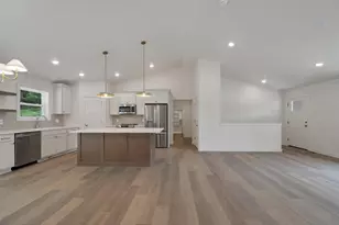2480 Brenner Pl, Green Bay, WI 54301 - Photo 11