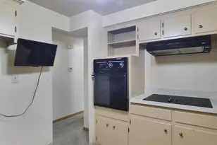 1303 S Fisk St, Green Bay, WI 54304 - Photo 15