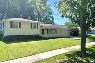 1129 Alva St, Menasha, WI 54952 - Photo 1