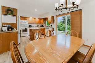 1202 Willow Bend Ln, Oshkosh, WI 54904 - Photo 5
