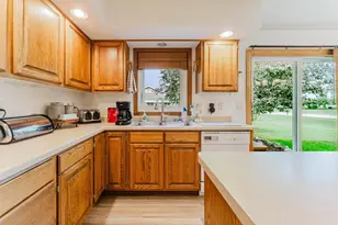 1202 Willow Bend Ln, Oshkosh, WI 54904 - Photo 9