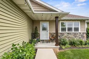 1427 Anthem Dr, Neenah, WI 54956 - Photo 5