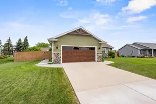 1427 Anthem Dr, Neenah, WI 54956 - Photo 3