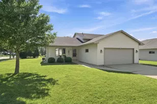 75 Rolling Green Cir, Oshkosh, WI 54904 - Photo 1