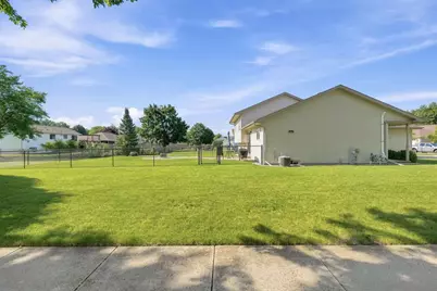 75 Rolling Green Circle, Oshkosh, WI 54904 - Photo 3