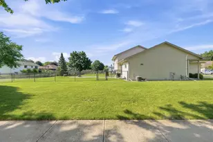 75 Rolling Green Cir, Oshkosh, WI 54904 - Photo 3