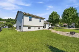75 Rolling Green Cir, Oshkosh, WI 54904 - Photo 5