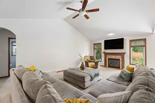 W6445 Cherrybark Cir, Menasha, WI 54952 - Photo 5