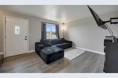 242 N Taylor Street, Green Bay, WI 54303 - Photo 3