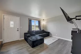 242 N Taylor St, Green Bay, WI 54303 - Photo 3