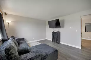 242 N Taylor St, Green Bay, WI 54303 - Photo 5