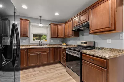 523 S Erie Street, De Pere, WI 54115 - Photo 9