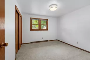 935 Marvelle Ln, Green Bay, WI 54304 - Photo 17