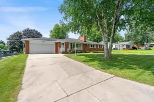 935 Marvelle Ln, Green Bay, WI 54304 - Photo 33