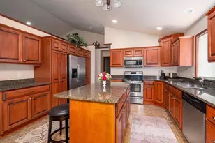 2431 Bruce St, Neenah, WI 54956 - Photo 7