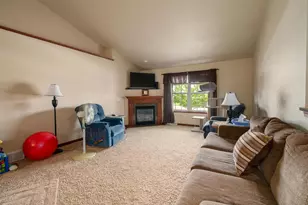 2431 Bruce St, Neenah, WI 54956 - Photo 5