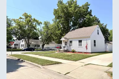 2209 N Clark Street, Appleton, WI 54911 - Photo 3
