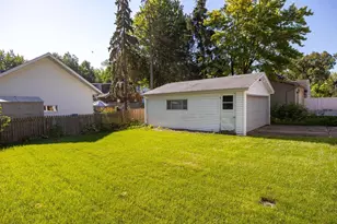421 9th St, Neenah, WI 54956 - Photo 25