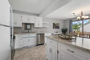2440 Meadow Park Dr, Green Bay, WI 54311 - Photo 13
