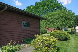 2440 Meadow Park Dr, Green Bay, WI 54311 - Photo 25