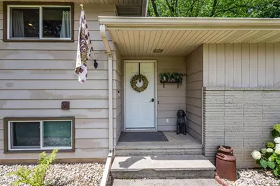 826 Fieldcrest Drive, Neenah, WI 54956 - Photo 3