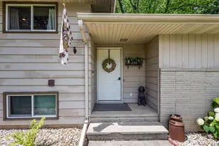 826 Fieldcrest Dr, Neenah, WI 54956 - Photo 3