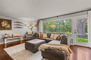 826 Fieldcrest Dr, Neenah, WI 54956 - Photo 9