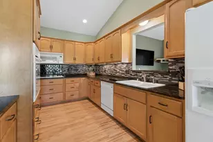 3831 N Wayside Ln, Appleton, WI 54913 - Photo 7
