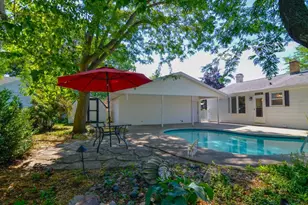 613 Clover Ln, Green Bay, WI 54301 - Photo 5