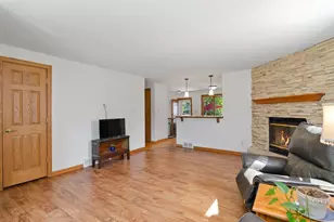 613 Clover Ln, Green Bay, WI 54301 - Photo 11