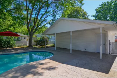 613 Clover Lane, Green Bay, WI 54301 - Photo 9