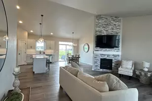3700 Ridgecrest Ln, Kaukauna, WI 54130 - Photo 3