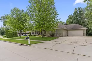 1055 Zacher Dr, Oshkosh, WI 54901 - Photo 35