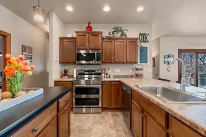 1055 Zacher Drive, Oshkosh, WI 54901 - Photo 3