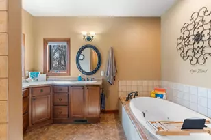 1055 Zacher Dr, Oshkosh, WI 54901 - Photo 13