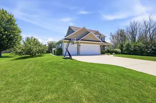W5261 Arbor Vitae Ct, Sherwood, WI 54169 - Photo 3