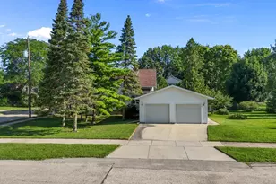 906 Grand St, Oshkosh, WI 54901 - Photo 3