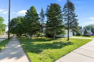 906 Grand St, Oshkosh, WI 54901 - Photo 53