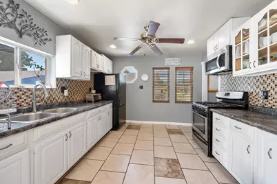 1706 Smith Street, Green Bay, WI 54302 - Photo 9