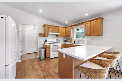 3766 Sandpiper Way, Green Bay, WI 54311 - Photo 9