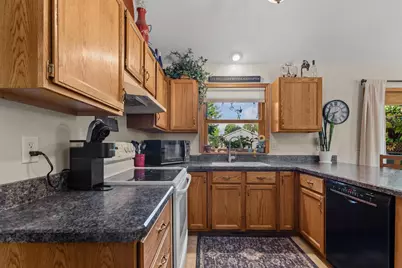 1232 Wheatfield Way, Oshkosh, WI 54904 - Photo 13