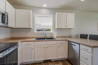 1028 Durham Lane, Menasha, WI 54952 - Photo 11
