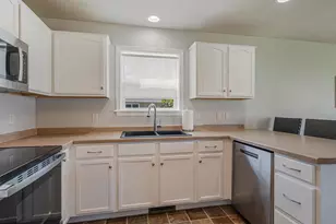 1028 Durham Ln, Menasha, WI 54952 - Photo 11