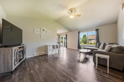 1028 Durham Lane, Menasha, WI 54952 - Photo 5
