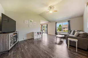 1028 Durham Ln, Menasha, WI 54952 - Photo 5